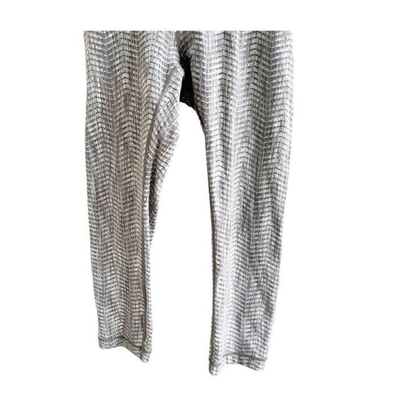 Lululemon Wunder Under High Rise Leggings Cropped Size 6 Chevron Stripe Print - Picture 3 of 10